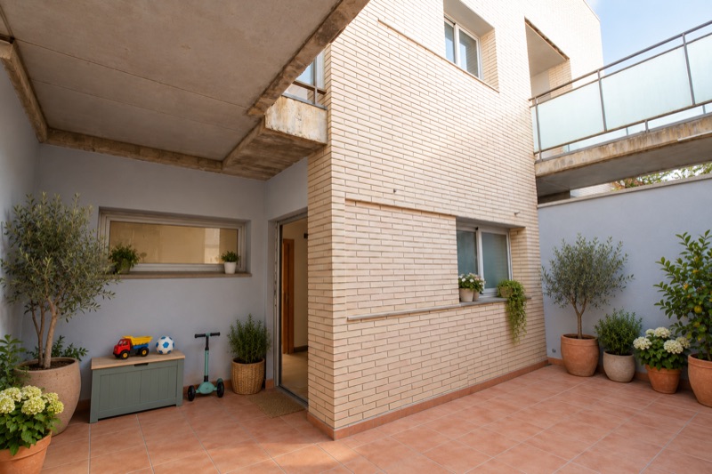 Patio privado con suelo de terracota